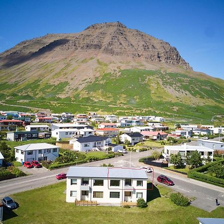 Apartment With Amazing Mountain View Bolungarvík Eksteriør bilde