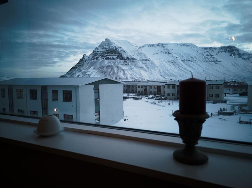 Apartment With Amazing Mountain View Bolungarvík Eksteriør bilde
