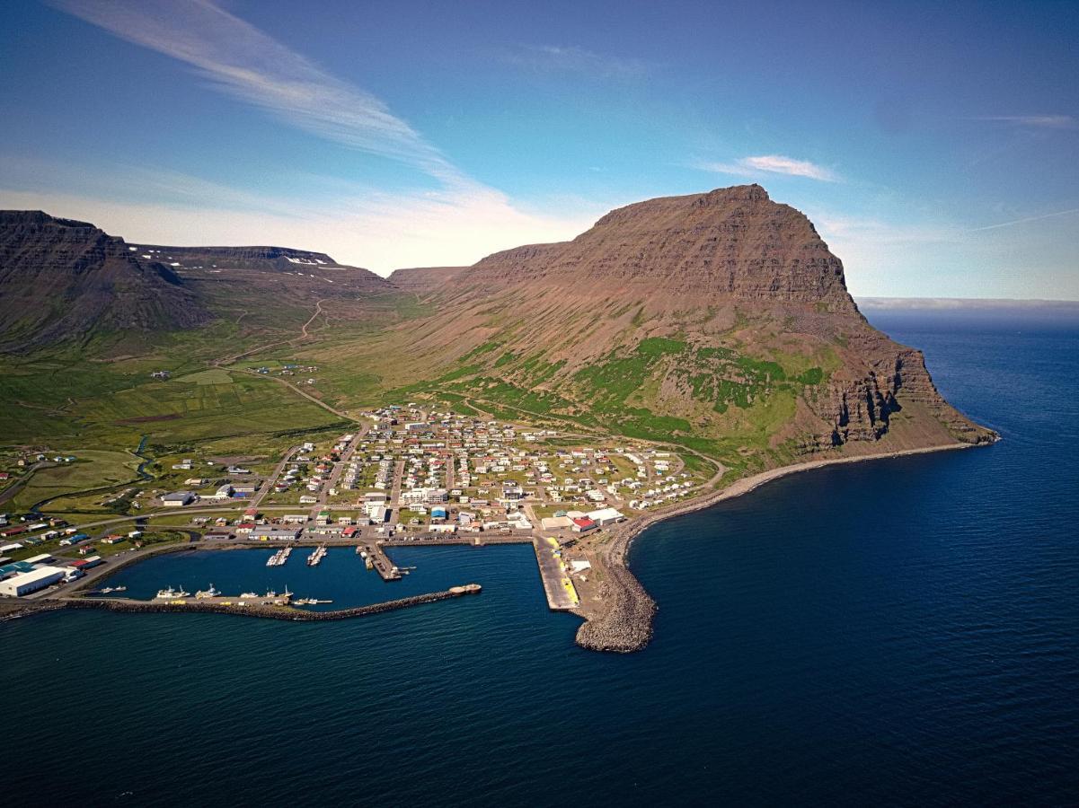 Apartment With Amazing Mountain View Bolungarvík Eksteriør bilde