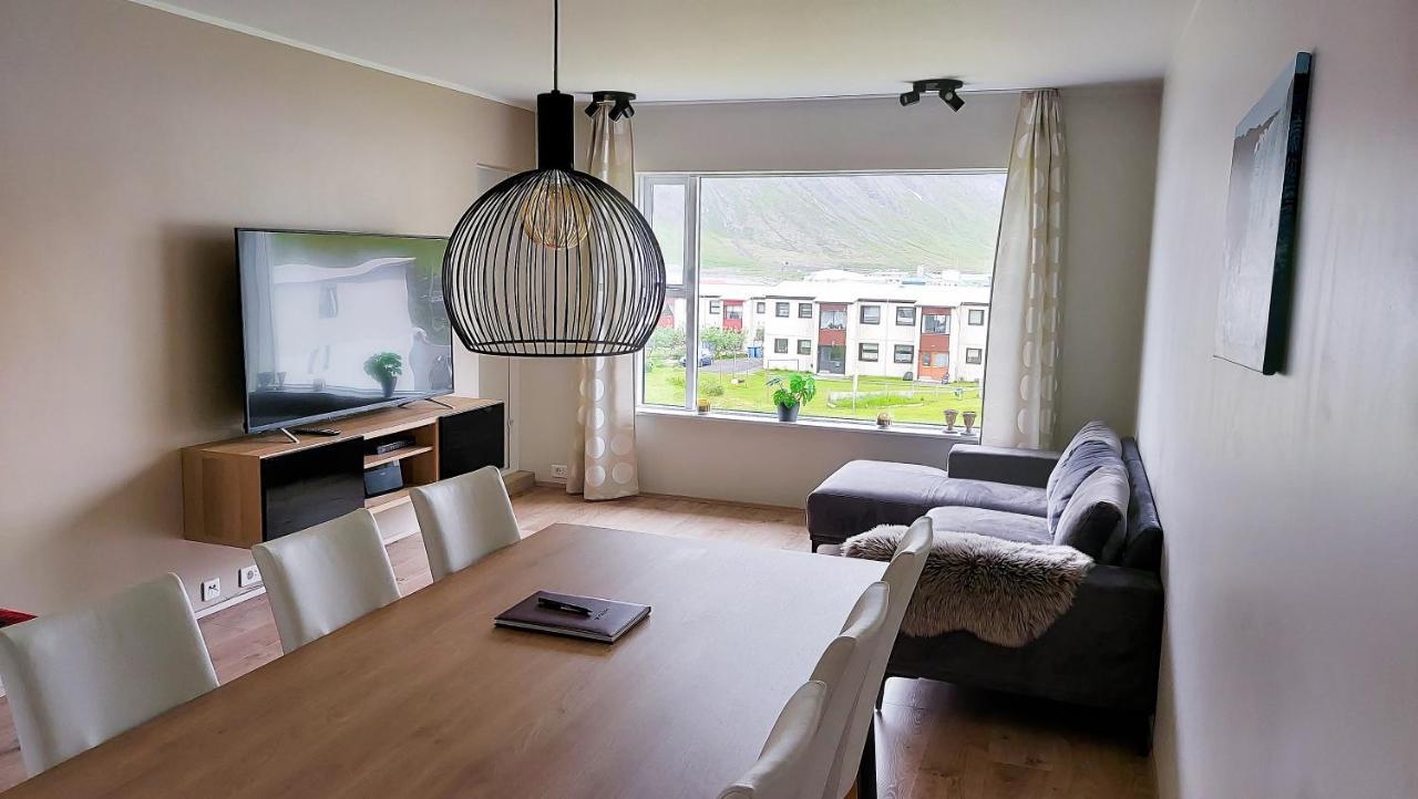 Apartment With Amazing Mountain View Bolungarvík Eksteriør bilde