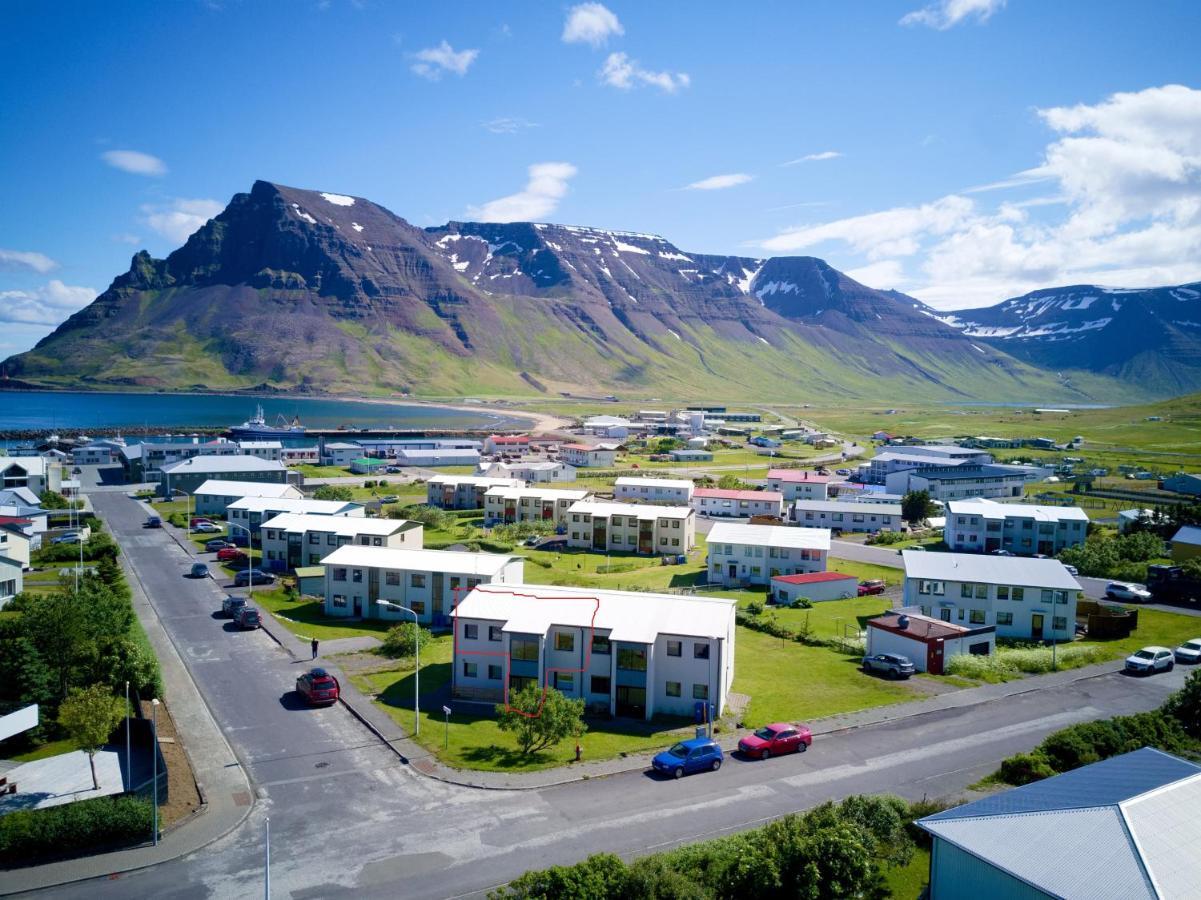Apartment With Amazing Mountain View Bolungarvík Eksteriør bilde