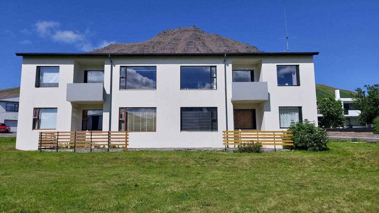 Apartment With Amazing Mountain View Bolungarvík Eksteriør bilde